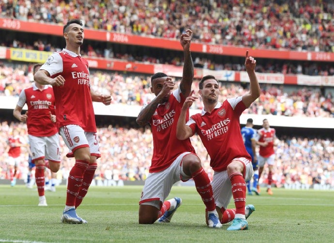 英超激情盛宴：球队3-0大胜晋级决赛，备战纽卡斯尔联决赛攻略